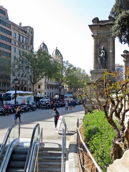 2015-04-10 Barcelona IMG_2008 Rolltreppe an der Plaza de Catalunya