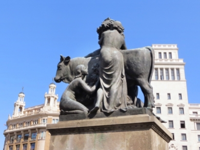 2015-04-10 Barcelona IMG_2018 Rinderskulptur an der Plaza de Catalunya