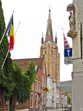 2015-08-24 4_Brügge_3 HeiligeGeeststraat (3) Onze-Lieve-Vrouw Turm