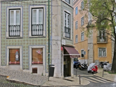 2016-03-31 Lissabon (Portugal) Tag 3-5 (7A) Rua da Esperança-Ecke mit Geschäft