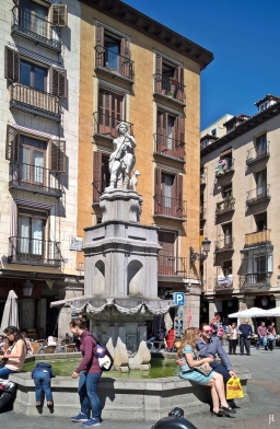 2017-04-11_12 MADRID-Urlaub (183) Fuente de Orfeo an der Plaza de la Provincia