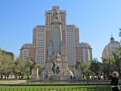 2017-04-12_5 MADRID-Urlaub (51) Plaza de España - Monumento a Cervantes - Edificio España